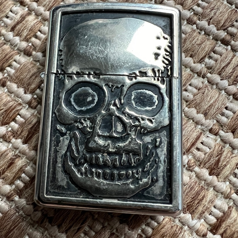 Zippo Silver Skull Lighter - Picture 2 of 6